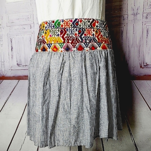 Signature Studio Multicolor Patterned Skirt - Picture 2 of 16